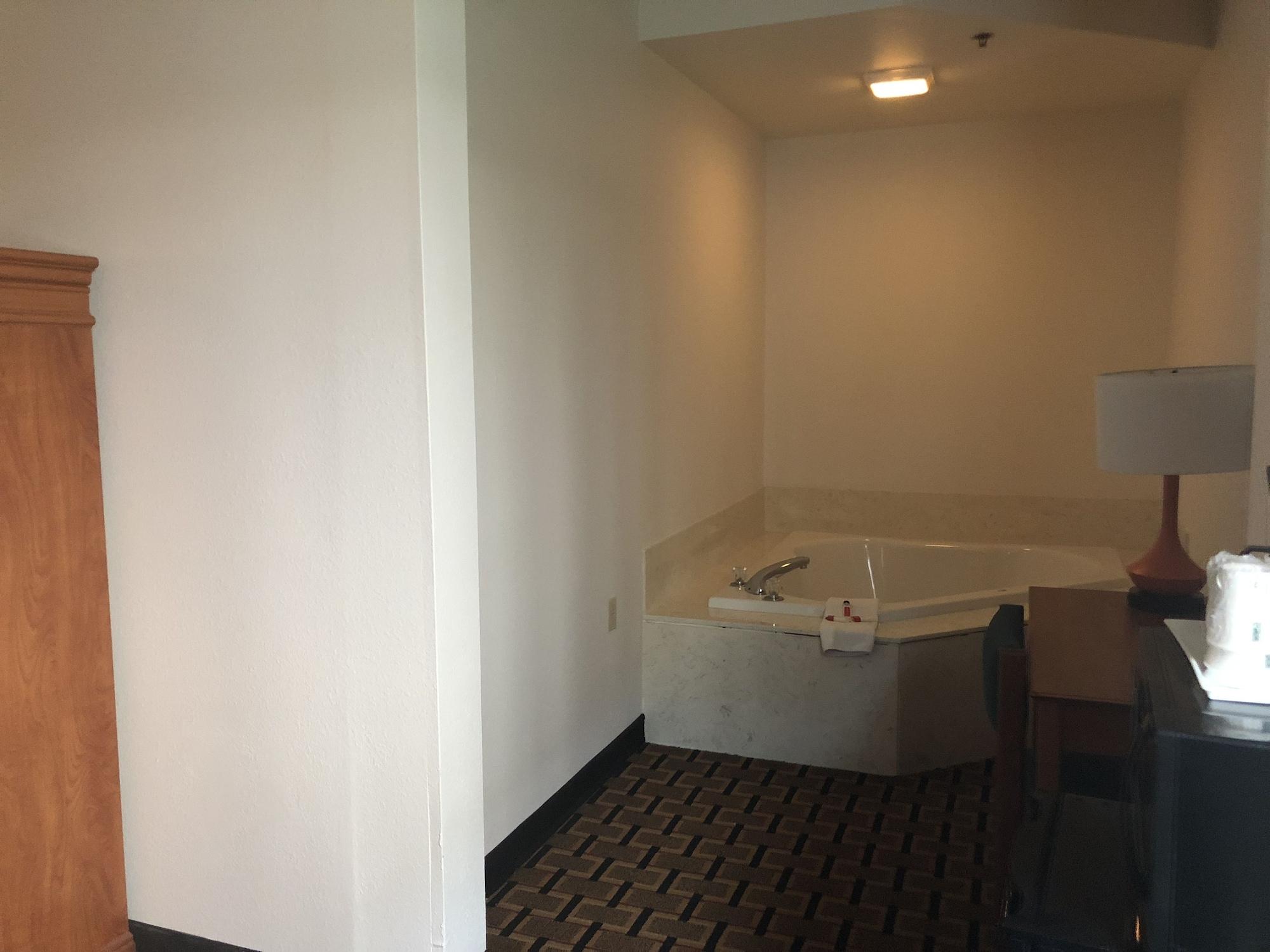 Howard Johnson By Wyndham Airport Louisville Dış mekan fotoğraf